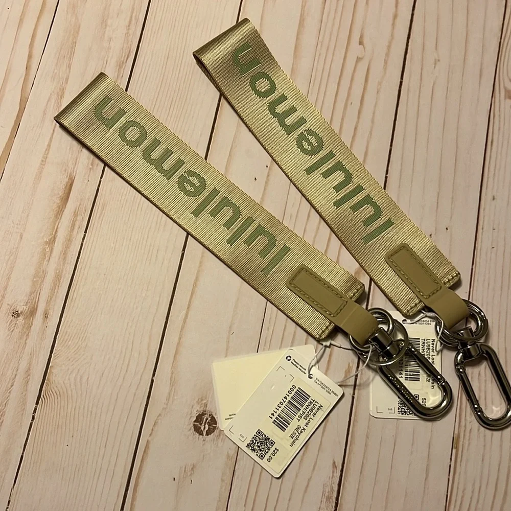 NWT Never lost Lululemon Keychain bag clip SOLD SEPARATELY Keep your keys close - Picture 6 of 15